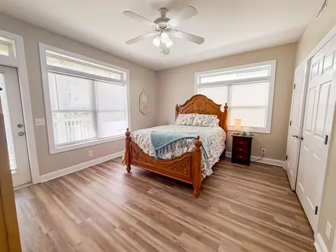 Bedroom - 709 SE 3rd St #D, Carrabelle, FL 32322 photo 6 of 8