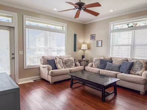 Living - 709 SE 3rd St #D, Carrabelle, FL 32322 photo 2 of 5