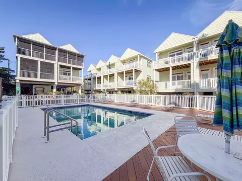 Exterior - 709 SE 3rd St #D, Carrabelle, FL 32322 photo 16 of 17