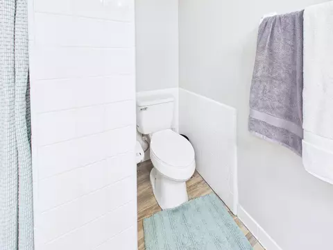 Bath - 206 Pineland St, Perry, FL 32348 photo 5 of 6