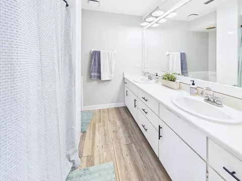 Bath - 206 Pineland St, Perry, FL 32348 photo 4 of 6