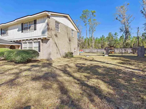 Exterior - 206 Pineland St, Perry, FL 32348 photo 2 of 14