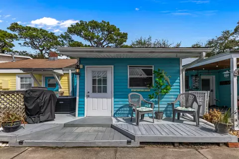 Exterior - 51 Pine St # -3, Carrabelle, FL 32322 photo 9 of 11