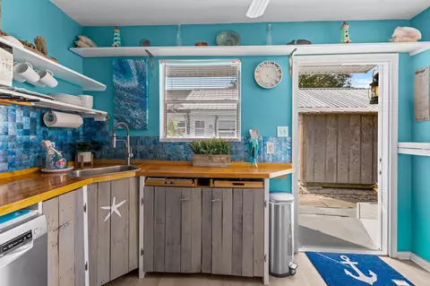Kitchen - 51 Pine St # -3, Carrabelle, FL 32322 photo 3 of 3