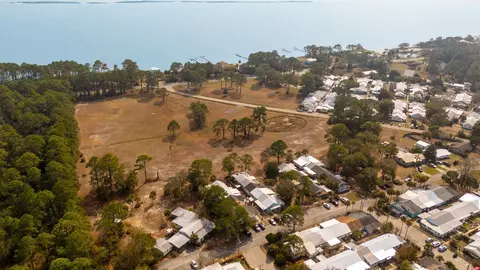 View/Area - 51 Pine St # -3, Carrabelle, FL 32322 photo 6 of 12