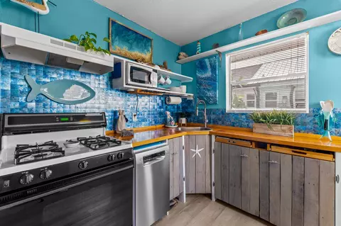 Kitchen - 51 Pine St # -3, Carrabelle, FL 32322 photo 1 of 3
