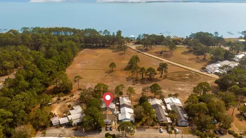 View/Area - 51 Pine St # -3, Carrabelle, FL 32322 photo 8 of 12