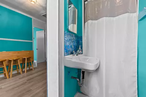 Bath - 51 Pine St # -3, Carrabelle, FL 32322 photo 1 of 2