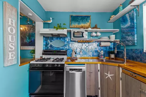Kitchen - 51 Pine St # -3, Carrabelle, FL 32322 photo 2 of 3