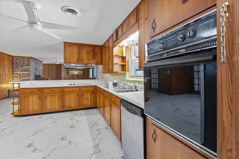 Kitchen - 200 Davis Dr, Perry, FL 32348 photo 4 of 4