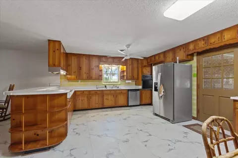 Kitchen - 200 Davis Dr, Perry, FL 32348 photo 3 of 4
