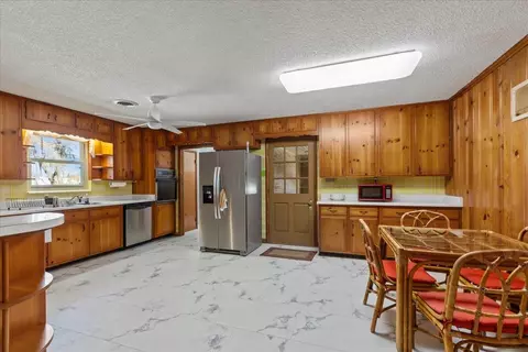 Kitchen - 200 Davis Dr, Perry, FL 32348 photo 2 of 4