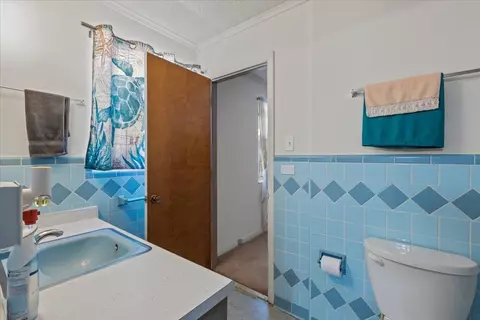 Bath - 200 Davis Dr, Perry, FL 32348 photo 2 of 5