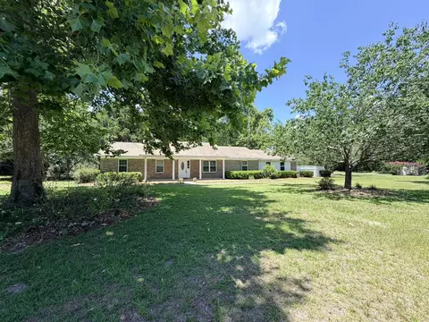 46 Glover Ln, Crawfordville, FL 32327