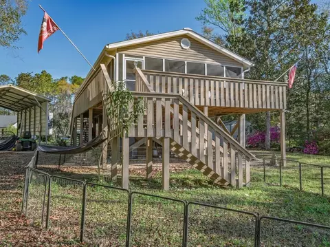 95 Mackery Woods Landing Rd, Sopchoppy, FL 32358