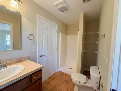 Bath - 1714 NE River Rd, Steinhatchee, FL 32359 photo 2 of 3