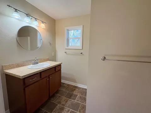 Bath - 1714 NE River Rd, Steinhatchee, FL 32359 photo 3 of 3