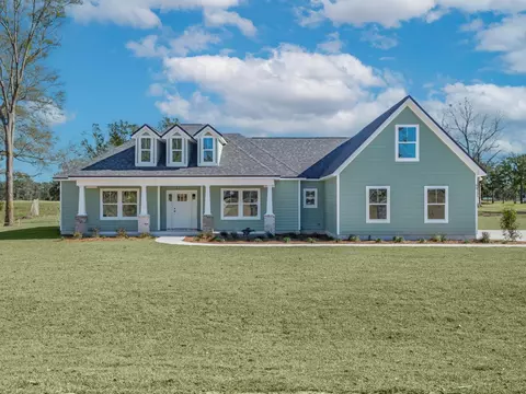 95 Country Club Dr, Crawfordville, FL 32327