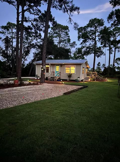 40 Lakeview Dr, Panacea, FL 32346