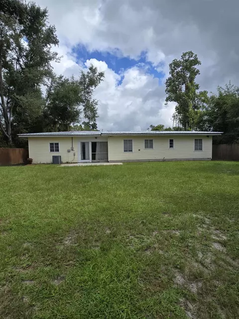 Exterior - 309 W Oak St, Perry, FL 32347 photo 3 of 4