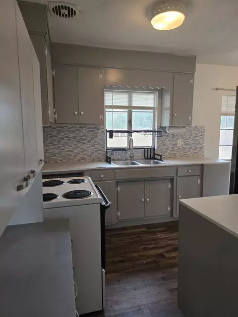 Kitchen - 309 W Oak St, Perry, FL 32347 photo 2 of 2