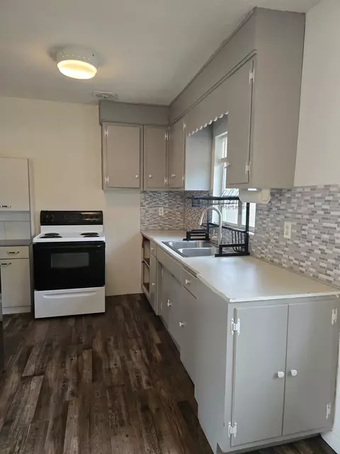 Kitchen - 309 W Oak St, Perry, FL 32347 photo 1 of 2