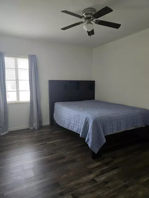 Bedroom - 309 W Oak St, Perry, FL 32347 photo 2 of 3