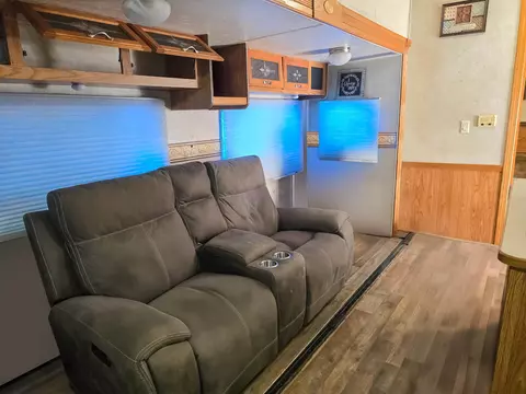 Living - 1764 Dice Rd, Perry, FL 32348 photo 2 of 3