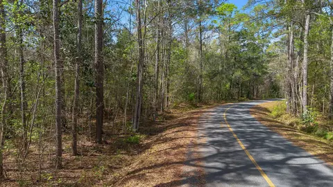 Beaver Creek Drive, Havana, FL 32333
