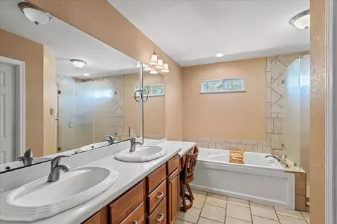 Bath - 201 State St, Perry, FL 32348 photo 3 of 4