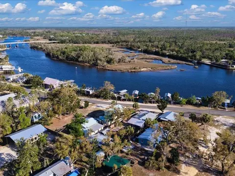 View/Area - 603 SE Riverside Dr, Steinhatchee, FL 32359 photo 3 of 7