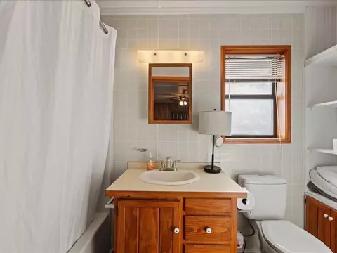 Bath - 603 SE Riverside Dr, Steinhatchee, FL 32359 photo 3 of 5