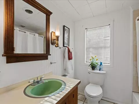 Bath - 603 SE Riverside Dr, Steinhatchee, FL 32359 photo 4 of 5