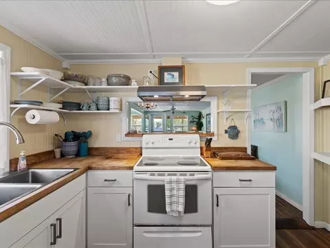 Kitchen - 603 SE Riverside Dr, Steinhatchee, FL 32359 photo 1 of 3