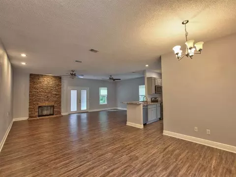 621 Bob Miller Rd, Crawfordville, FL 32327