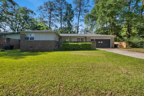 1815 Salmon Dr, Tallahassee, FL 32303