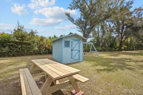 Exterior - 1100 W Ash St, Perry, FL 32347 photo 6 of 9