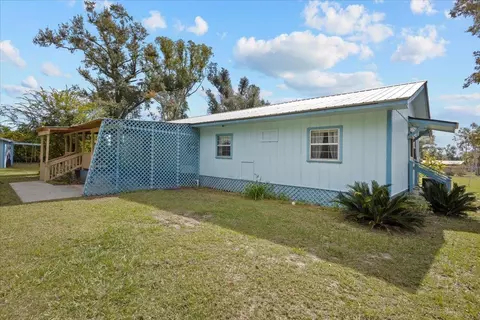Exterior - 1100 W Ash St, Perry, FL 32347 photo 7 of 9