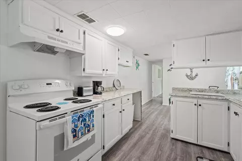 Kitchen - 1100 W Ash St, Perry, FL 32347 photo 2 of 3