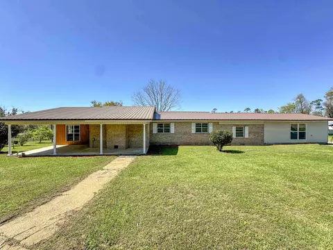 2071 Gay Ave, Sneads, FL 32460