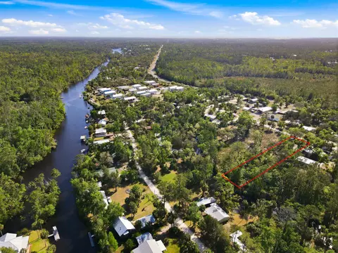 1320 NE Cedar St, Steinhatchee, FL 32359