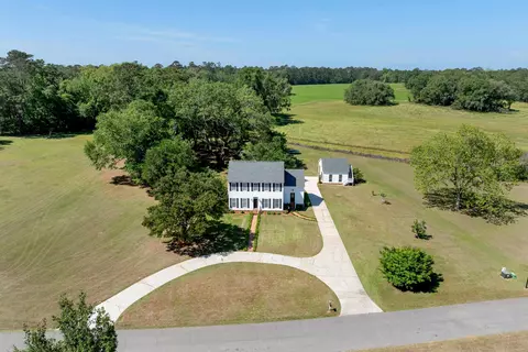 6023 Pickwick Rd, Tallahassee, FL 32309