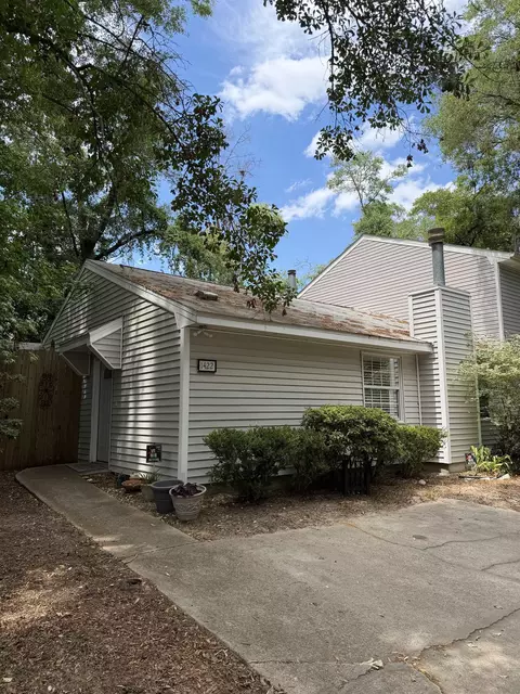 1422 Live Oak Dr, Tallahassee, FL 32301