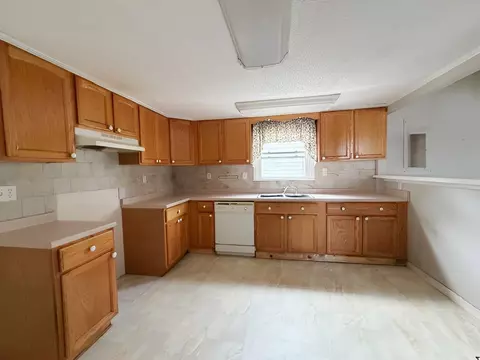 710 N Calhoun St, Perry, FL 32347 photo 3