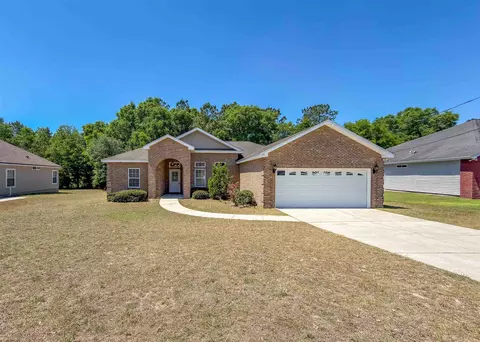 332 Sand Pine Cir, Midway, FL 32343