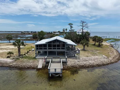 21879 N Gulfview Dr, Perry, FL 32348