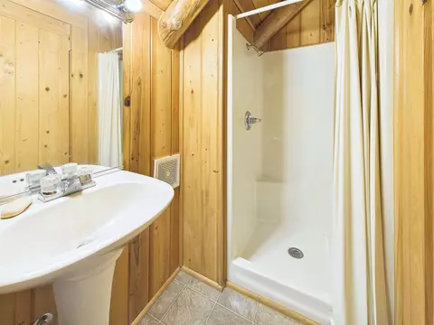 Bath - 2230 Black Oak Rd, Perry, FL 32348 photo 4 of 4