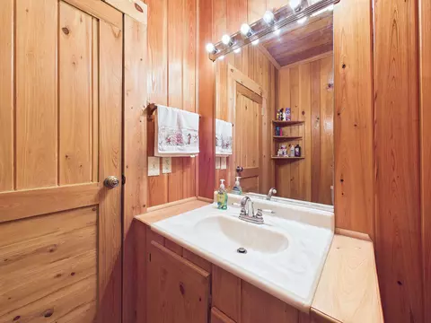 Bath - 2230 Black Oak Rd, Perry, FL 32348 photo 2 of 4