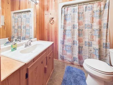 Bath - 2230 Black Oak Rd, Perry, FL 32348 photo 1 of 4