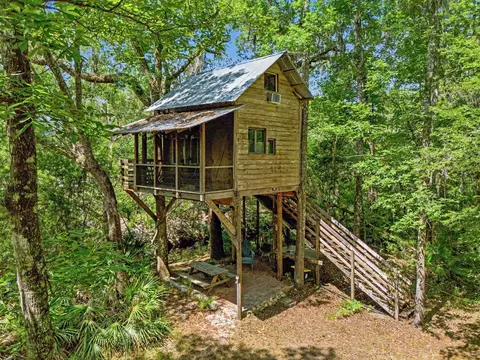 253 Persimmon Rd, Sopchoppy, FL 32358